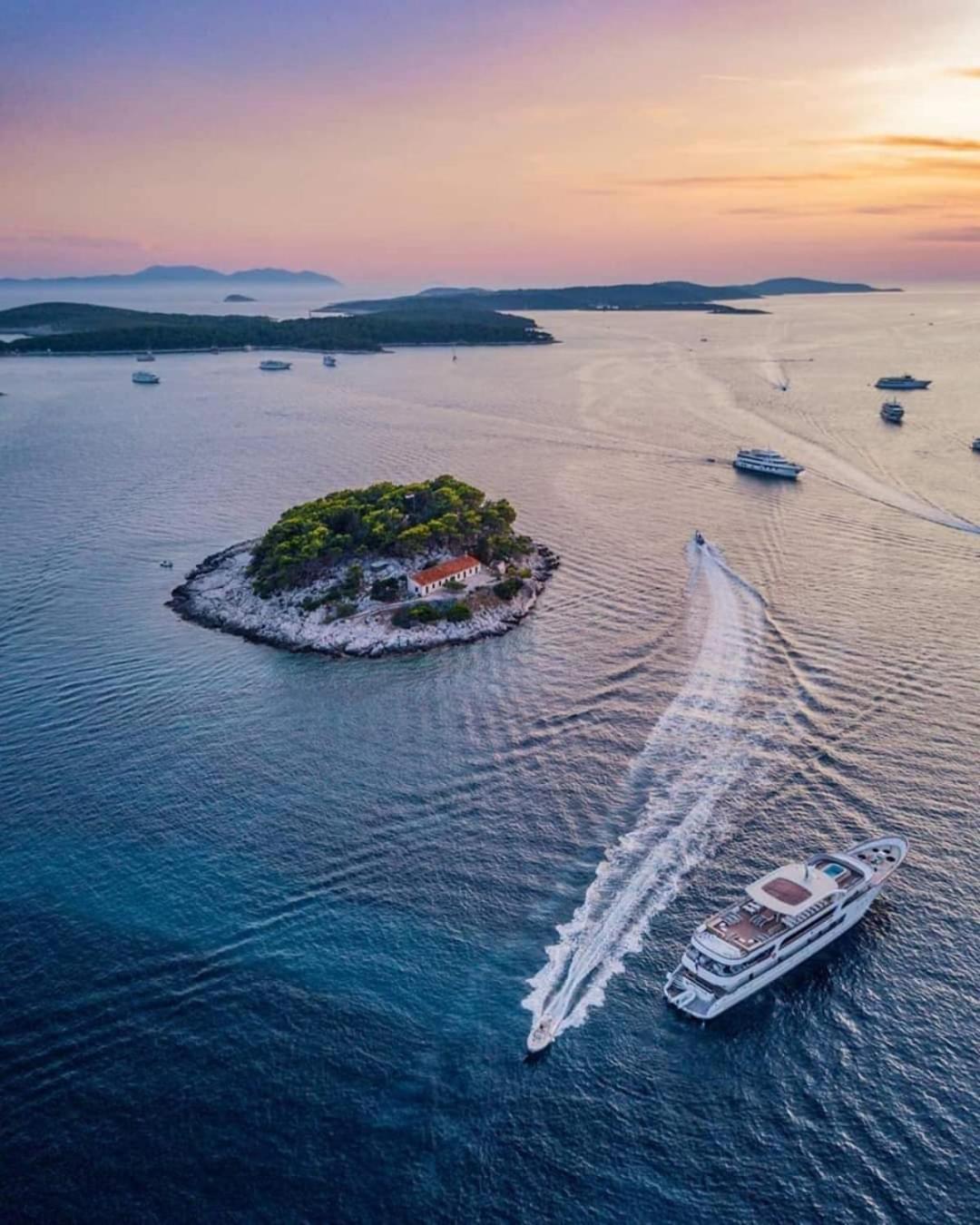 Apartments Luci Hvar Town Oda fotoğraf
